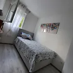Prostrani Moona - Blizu Centra Grada Sa Pogledom Na I Garazom Apartment *
